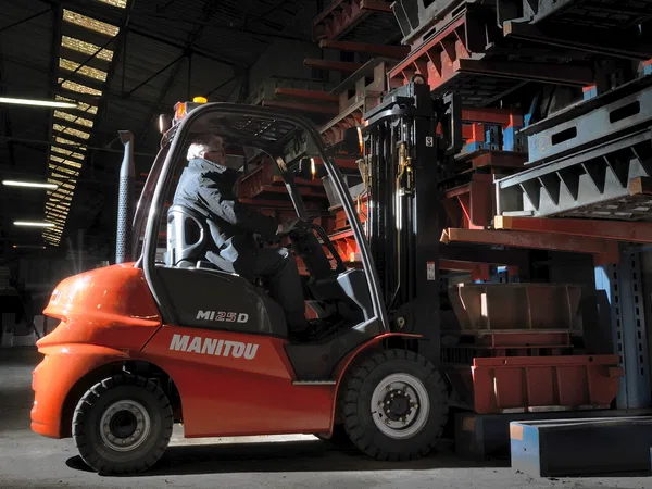 Вилочный погрузчик Manitou MI25D