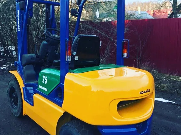 Вилочный погрузчик Komatsu FD25