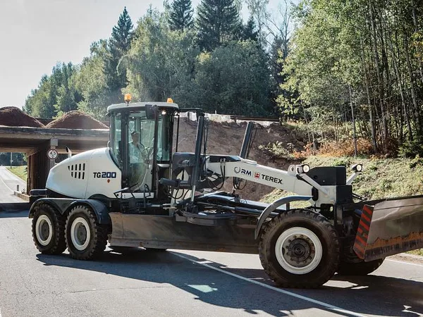 Автогрейдер RM-Terex TG200