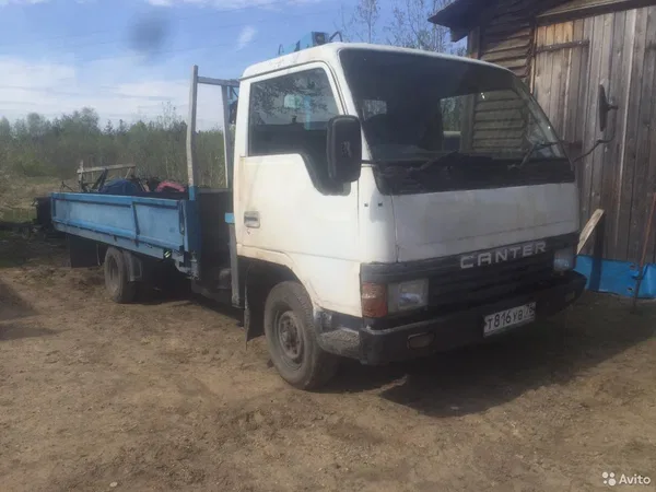 Бортовой грузовик с КМУ Mitsubishi Fuso Canter