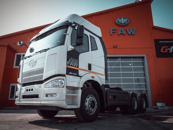 Седельный тягач FAW J6