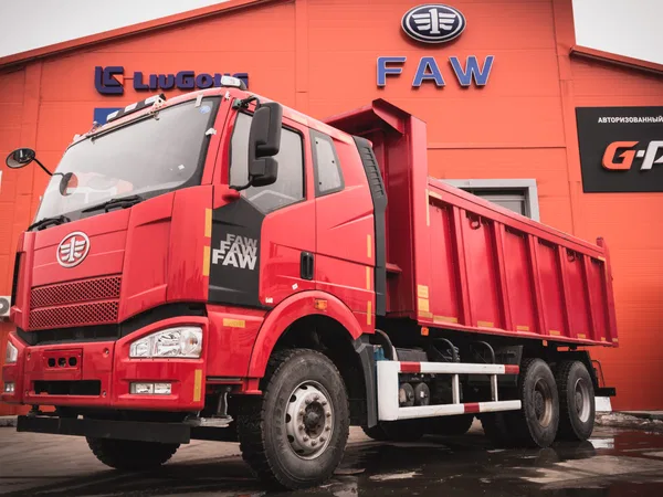 Самосвал FAW J6
