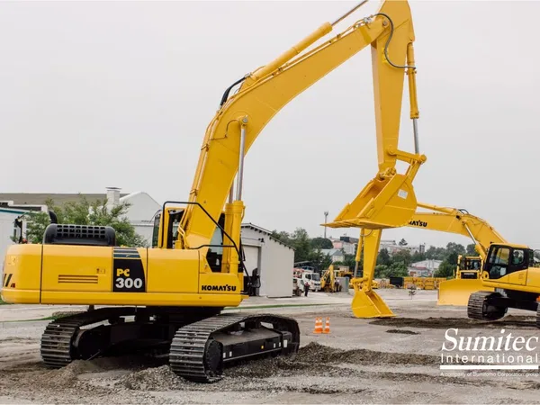Гусеничный экскаватор Komatsu PC300-8M0