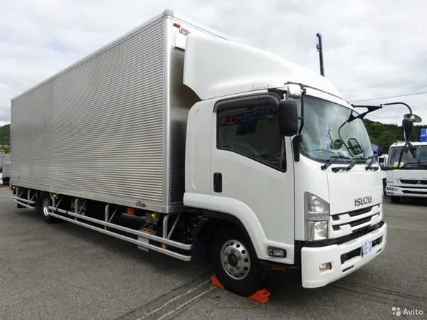 Грузовой фургон Isuzu Forward