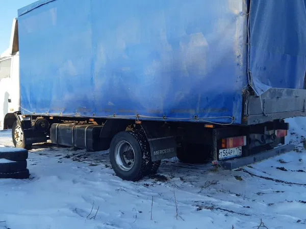 Тентованный грузовик TATA 613