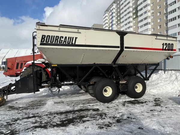 Бункер перегрузчик Bourgault 1200 (бункер накопитель)