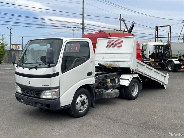 Самосвал Hino Dutro