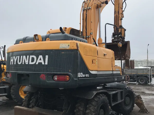 Колесный экскаватор Hyundai R180W-9