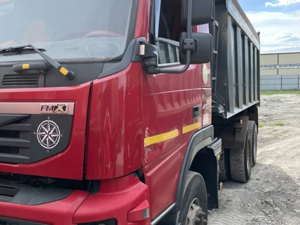 Самосвал Volvo