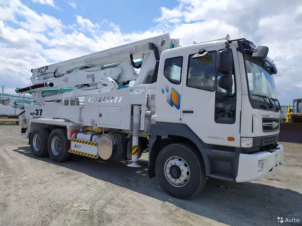 Автобетононасос KCP 37ZX5170 на шасси Daewoo Novus