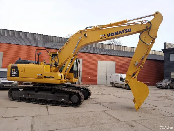 Гусеничный экскаватор Komatsu PC210-10M0
