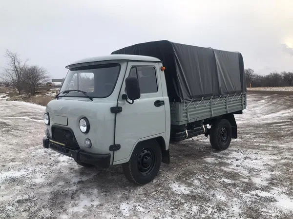 Тентованный автомобиль УАЗ 3903