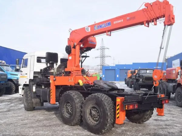 Седельный тягач КамАЗ 43118 с КМУ