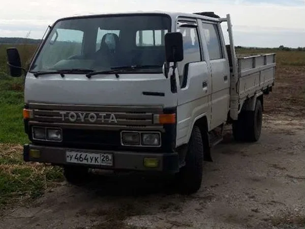 Бортовой автомобиль Toyota
