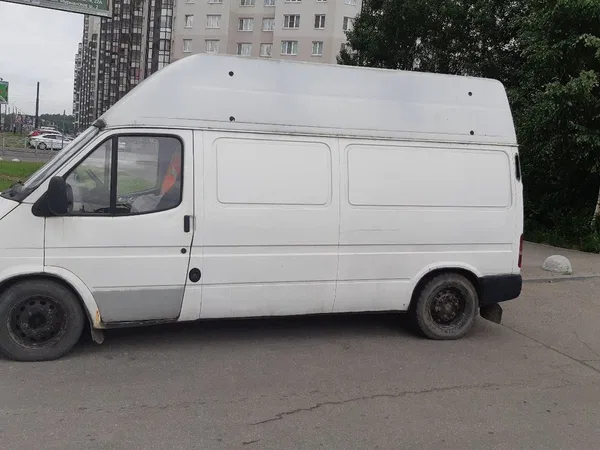 Цельнометаллический фургон Ford Transit