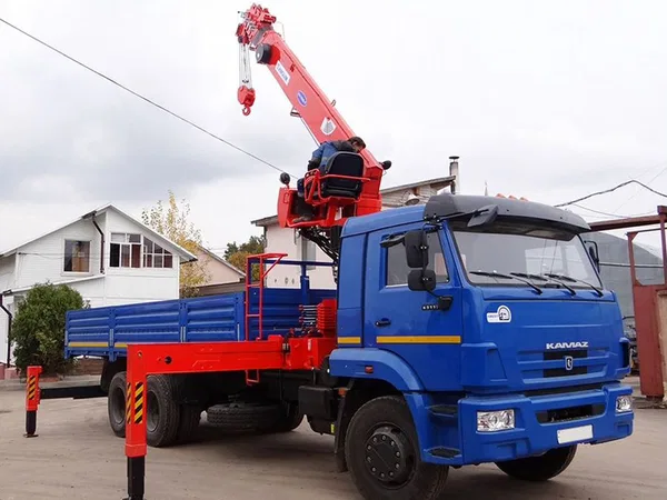 Бортовой грузовик с КМУ КамАЗ 65117 с КМУ Kanglim KS1256GII