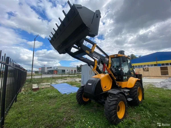 Экскаватор-погрузчик MST M542