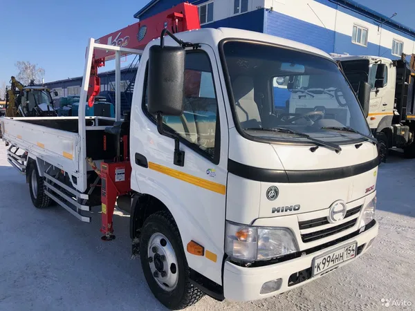 Бортовой грузовик с КМУ HINO 300 (Dutro)