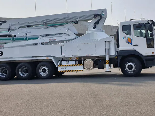 Автобетононасос KCP 43ZX5170 на шасси Daewoo Novus