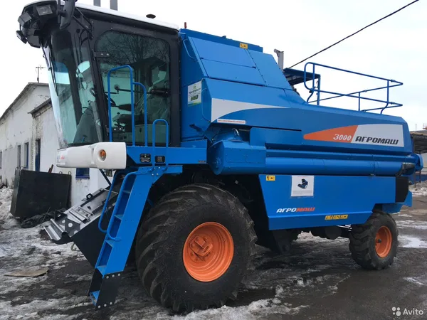 Зерноуборочный комбайн Агромаш 3000