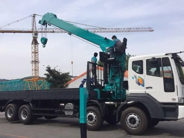Бортовой грузовик с КМУ Daewoo Novus
