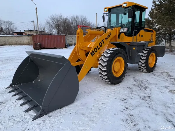 Фронтальный погрузчик Molot 936