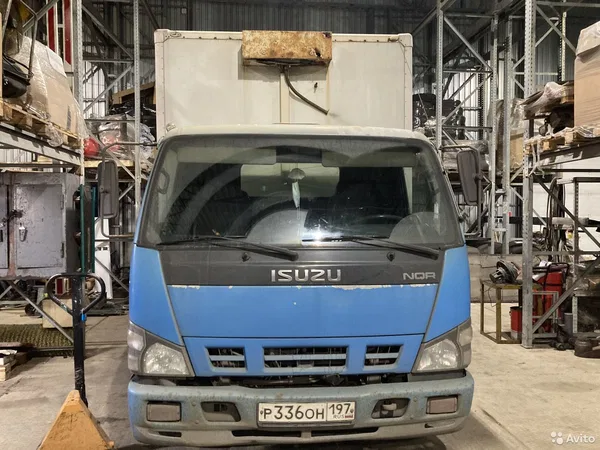 Рефрижераторный фургон Isuzu NQR