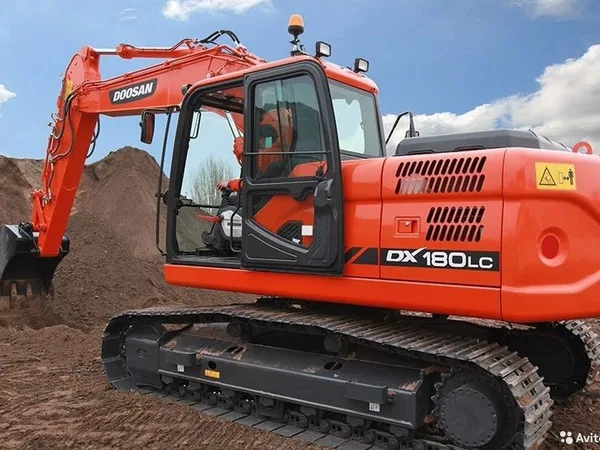 Гусеничный экскаватор Doosan DX180LC