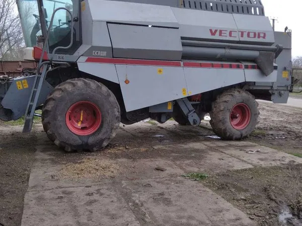 Зерноуборочный комбайн Ростсельмаш VECTOR 410