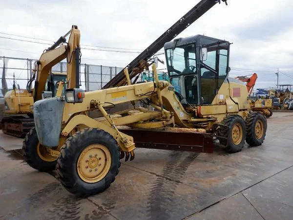 Автогрейдер Komatsu GD405A-3