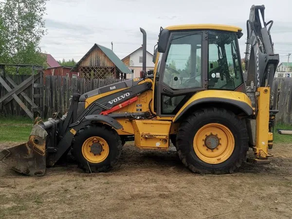 Экскаватор-погрузчик Volvo BL61B