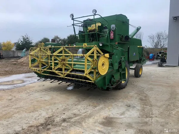 Зерноуборочный комбайн John Deere 935