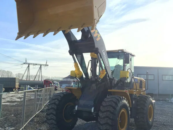 Фронтальный погрузчик XCMG LW550RU