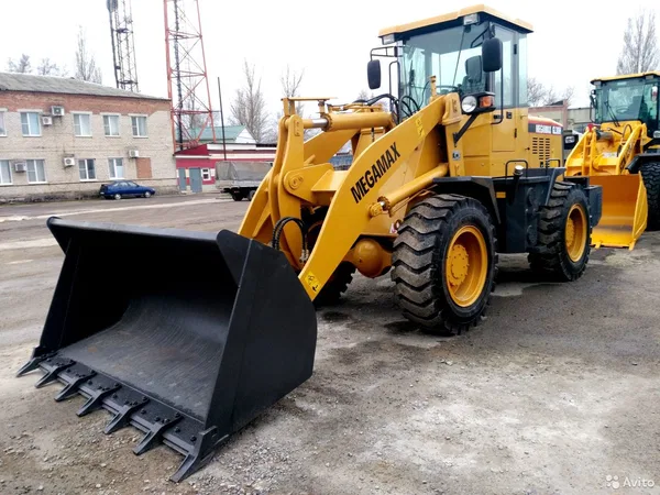 Фронтальный погрузчик MegaMax GL300E