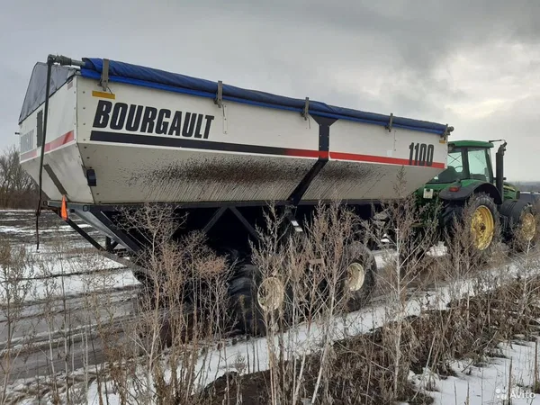 Бункер перегрузчик Bourgault 1100 (бункер-накопитель)