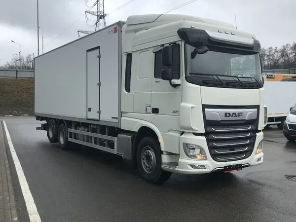 Изотермический грузовик DAF XF 480 с гидробортом