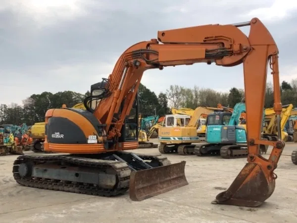 Гусеничный экскаватор Hitachi EX135UR