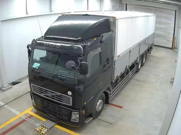 Грузовой фургон Volvo FH 12