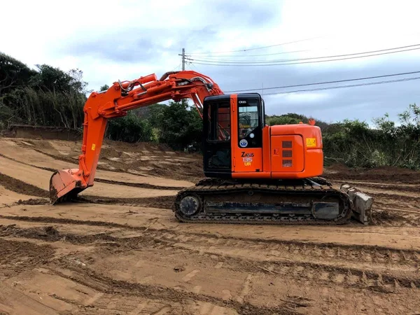 Гусеничный экскаватор Hitachi ZX135UR
