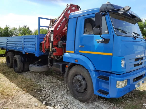 Бортовой грузовик с КМУ КамАЗ 65117 с КМУ Amco Veba 817 2s