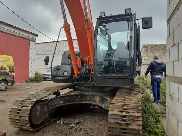 Гусеничный экскаватор Hitachi ZX240LC-5G