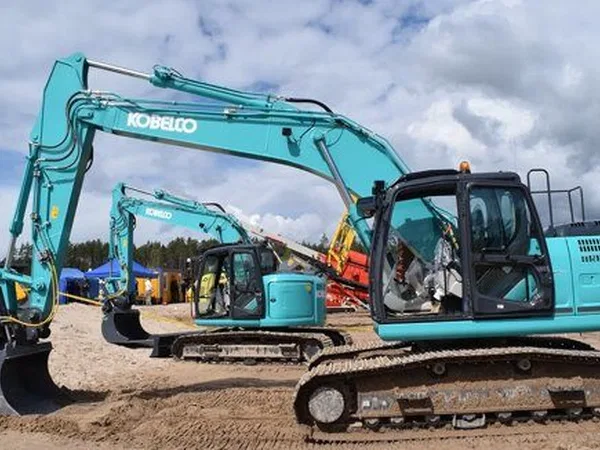 Гусеничный экскаватор Kobelco SK210LC