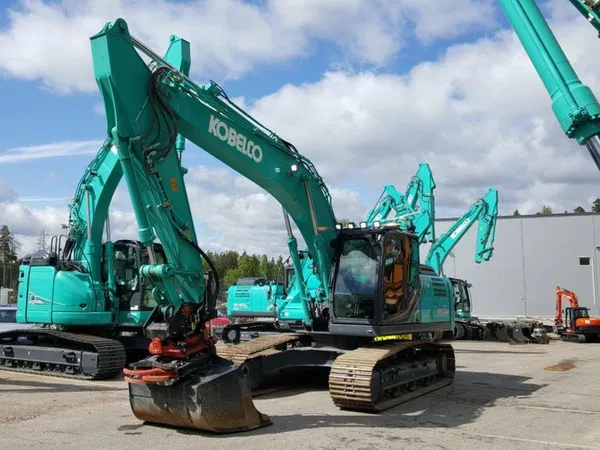Гусеничный экскаватор Kobelco SK210LC-8