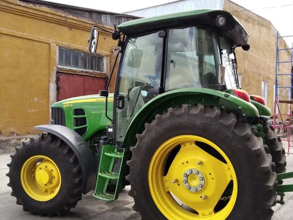 Трактор John Deere 6130D