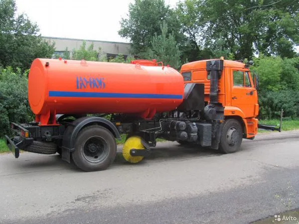 Поливомоечная машина КамАЗ 43253-3010-69 КО-806-01