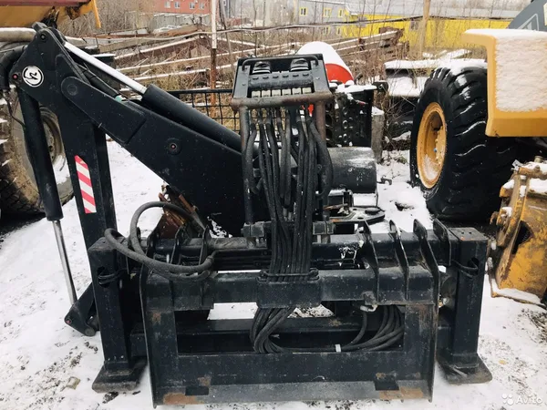 Навесной экскаватор Bobcat на мини-погрузчик Bobcat S770