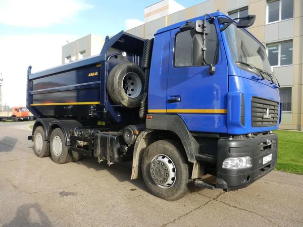 Самосвал МАЗ 658931-02