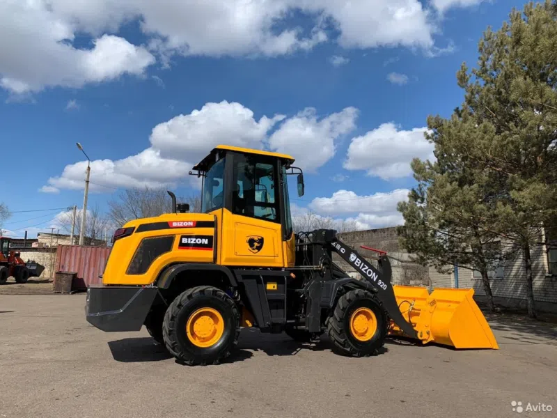 Фронтальный погрузчик BIZON 920