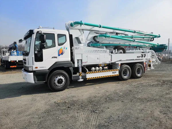 Автобетононасос KCP 37ZX5170 на шасси Daewoo Novus CL8KR