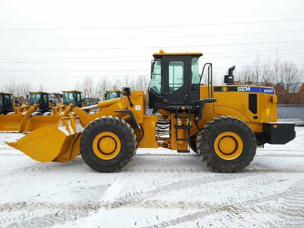 Фронтальный погрузчик SEM 656D